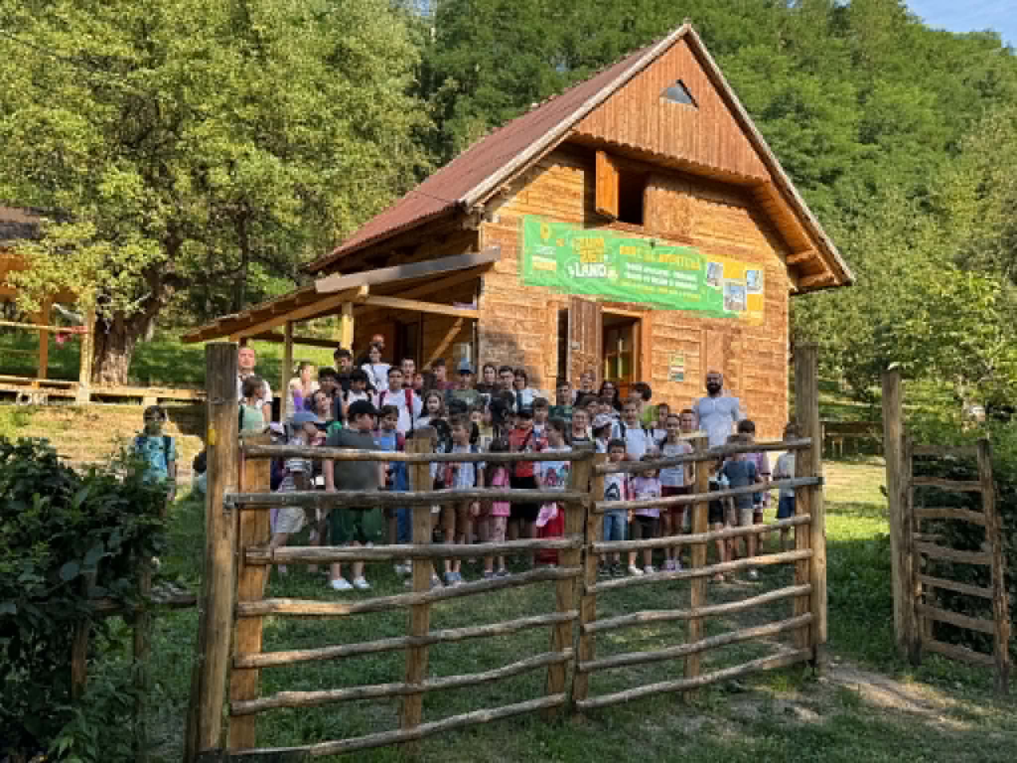 Zum Zet Land - grup la intrarea în parc